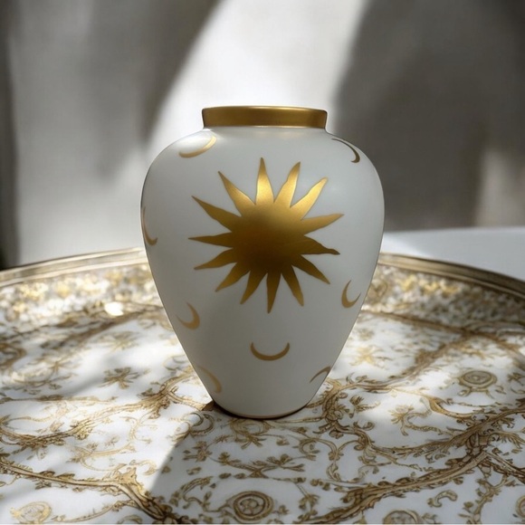 A Bulgari For Rosenthal Porcelain gold on a white design. Rare vase, 1K produced - Picture 2 of 9